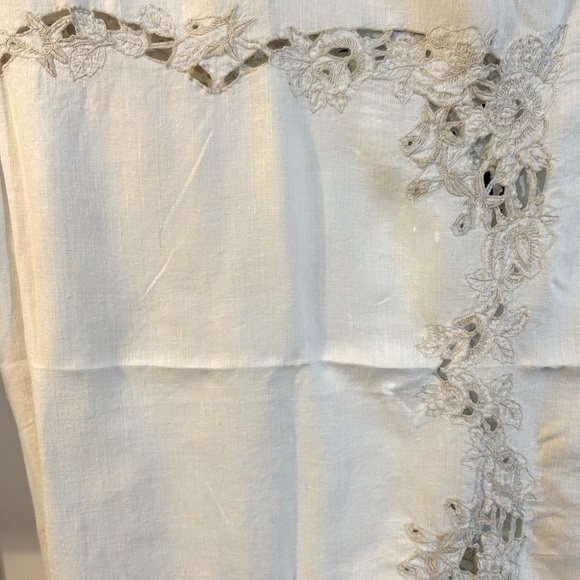 COTTON LINEN TABLE CLOTH WITH CUT OUT DESIGN AND EMBROIDERED TRIM 54” X 72” - Picture 12 of 12